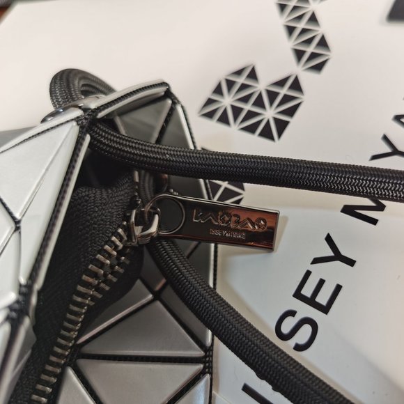 Bao Bao Issey Miyake Loop Shoulder Bag Silver - Picture 6 of 9